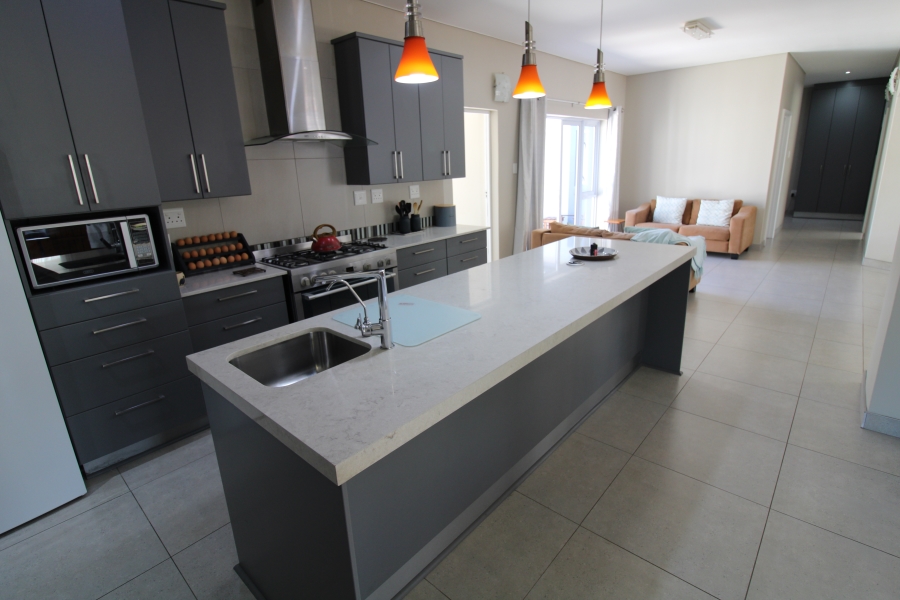 5 Bedroom Property for Sale in Kingswood Golf Estate Western Cape